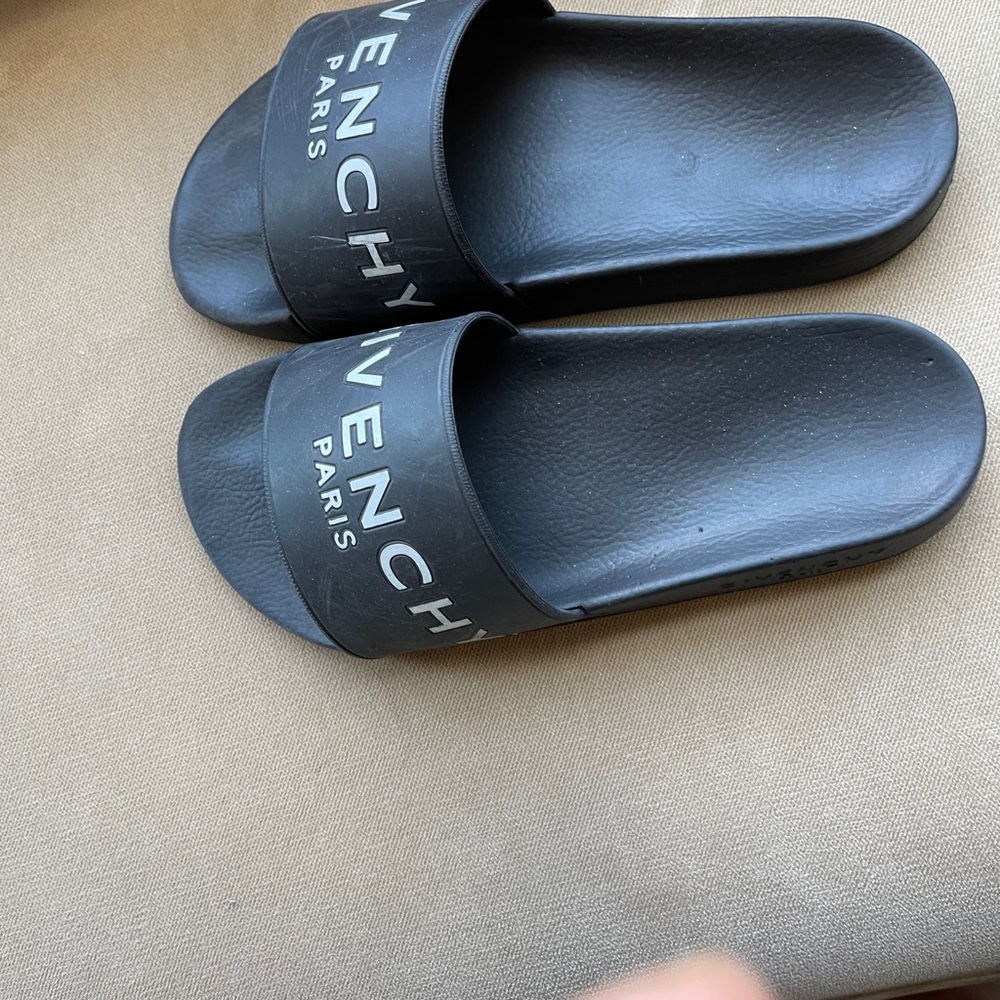 Givenchy - Picture 8 of 12